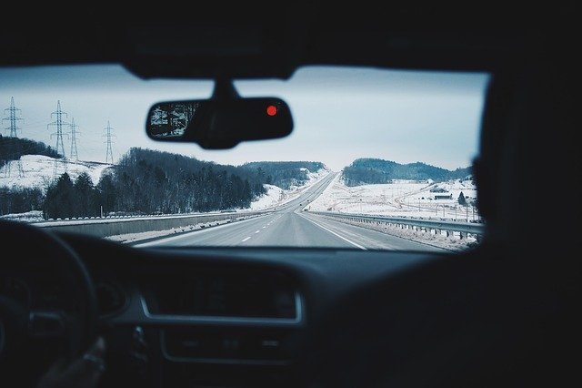 Mantén una correcta visibilidad mientras conduces con los mejores  rascadores de hielo para el coche