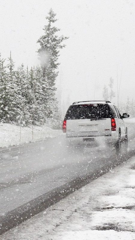 Mantén una correcta visibilidad mientras conduces con los mejores  rascadores de hielo para el coche